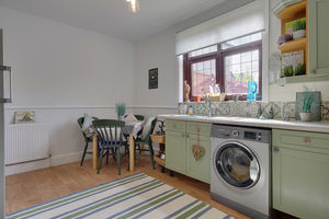 Kitchen/Breakfast Room- click for photo gallery